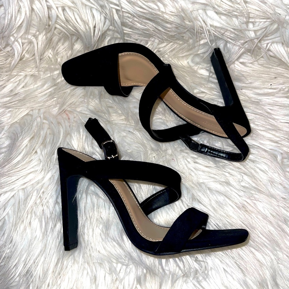 Forever 21 black heels. Size 8 brand new, never worn.